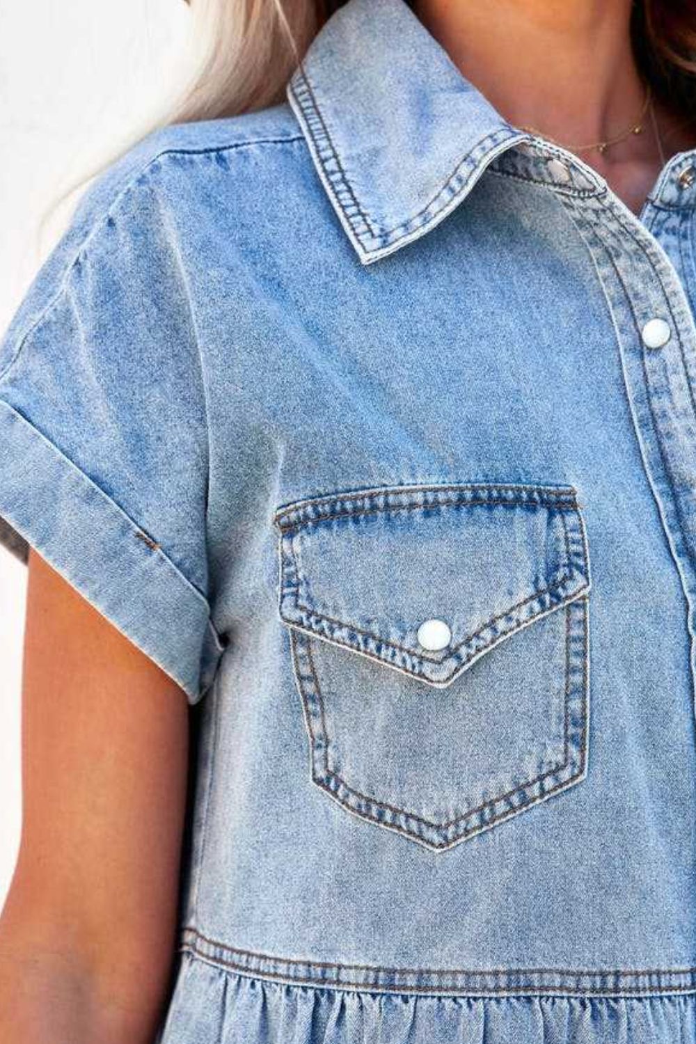 LP | Miniabito in denim con orlo grezzo e bottoni