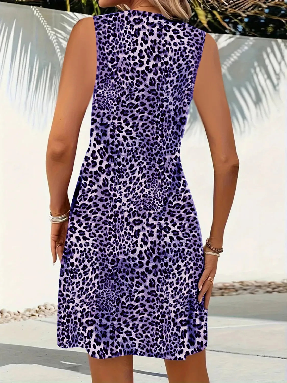 LP | Mini abito senza maniche con scollo a V in leopardo