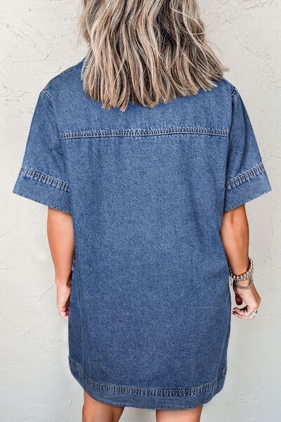 LP | Mini abito in denim a maniche corte con colletto e tasche applicate