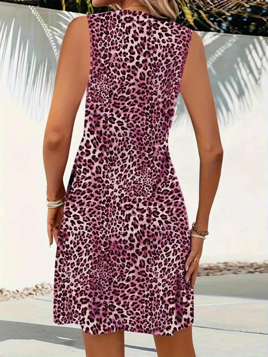 LP | Mini abito senza maniche con scollo a V in leopardo