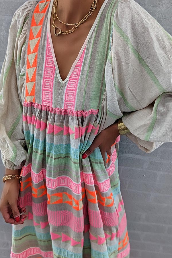 LP | Abito midi a righe rosa con chiave greca e collana arancione