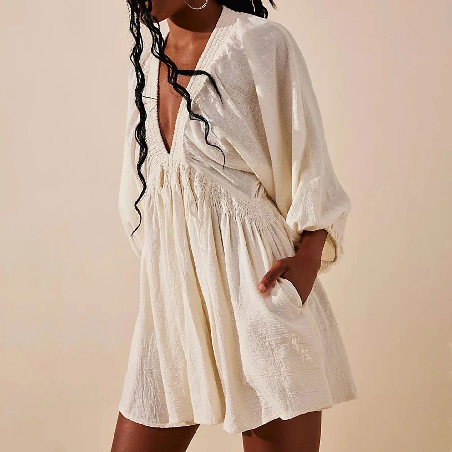 LP | Mini abito chic con profondo scollo a V per un'eleganza senza sforzo
