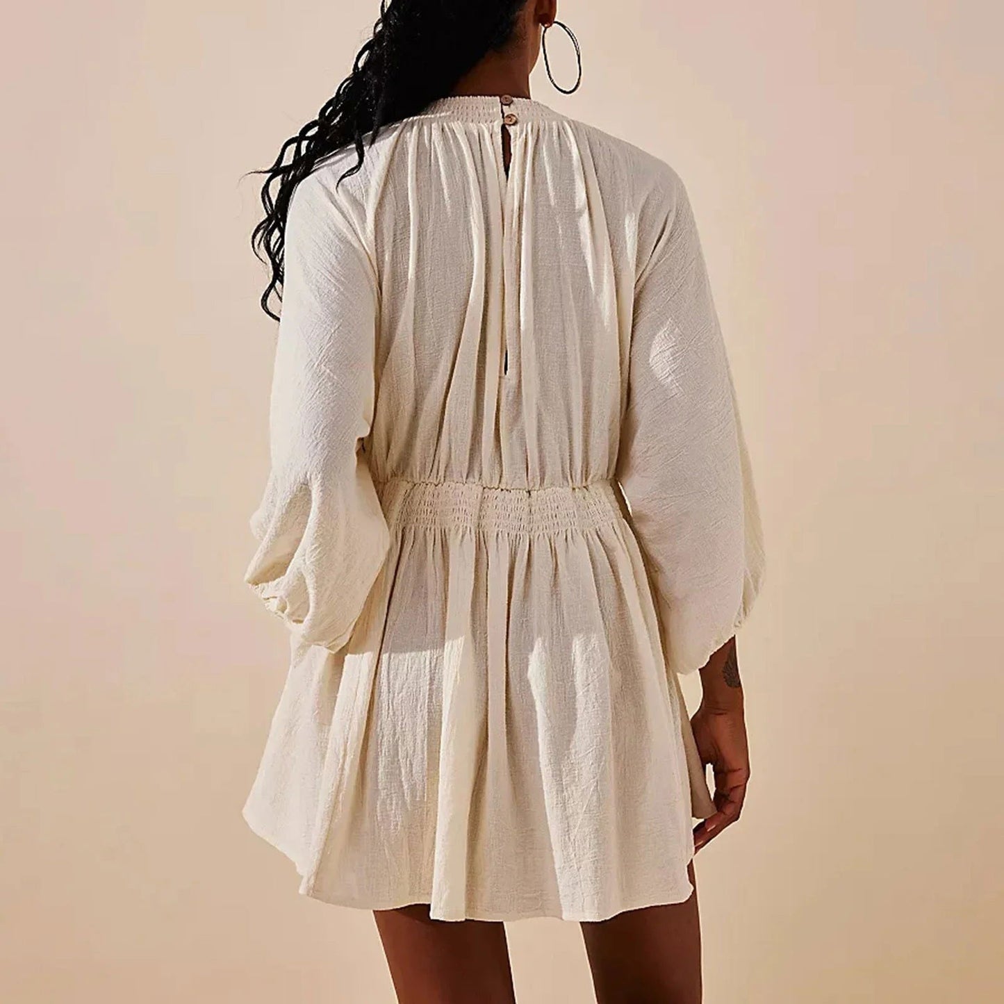 LP | Mini abito chic con profondo scollo a V per un'eleganza senza sforzo