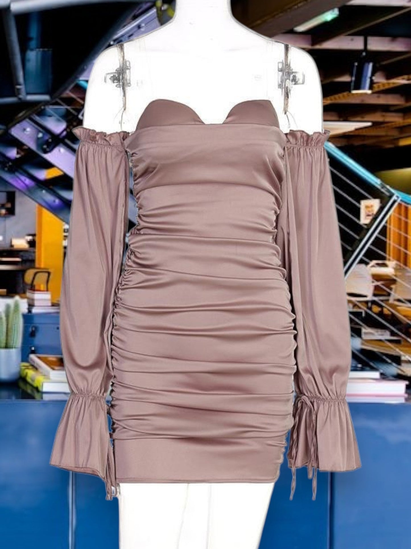 LP | Abito da donna off-the-shoulder con dettagli di volant in tessuto elasticizzato Mini abito