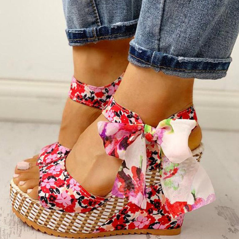 LP | | Sandali con zeppa e motivo floreale