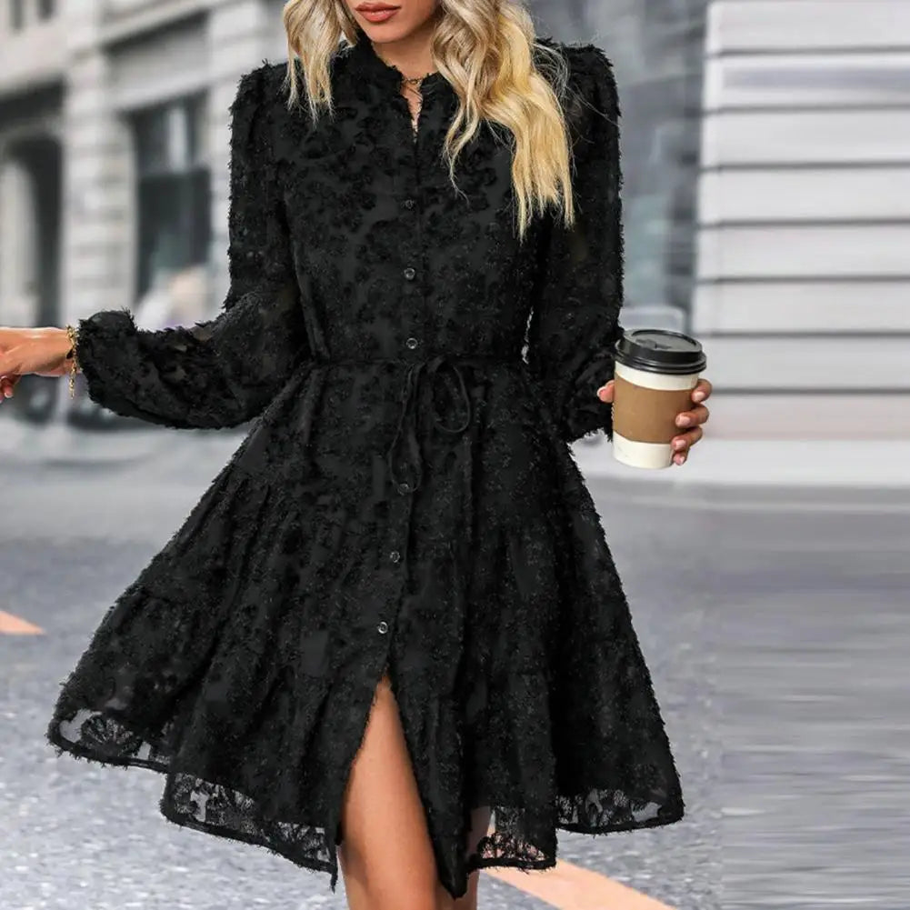 LP | Elegante abito midi in pizzo dalla linea ad A