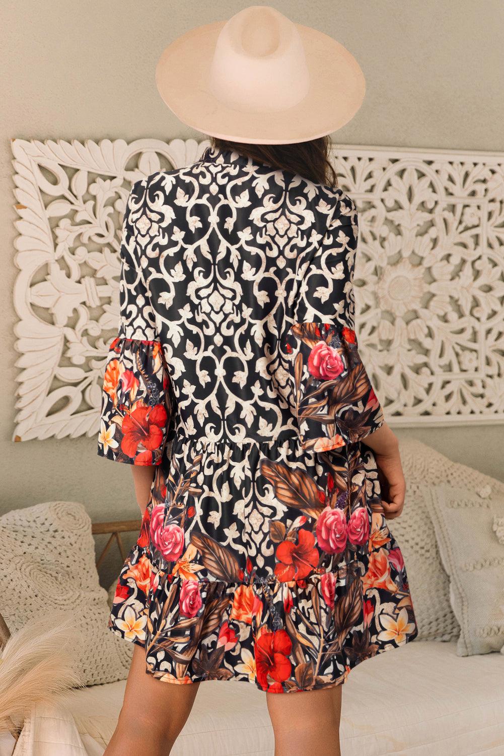 LP | Eleganza con un mini abito nero da donna in look vintage