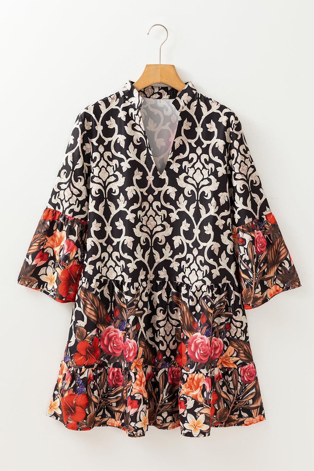 LP | Eleganza con un mini abito nero da donna in look vintage