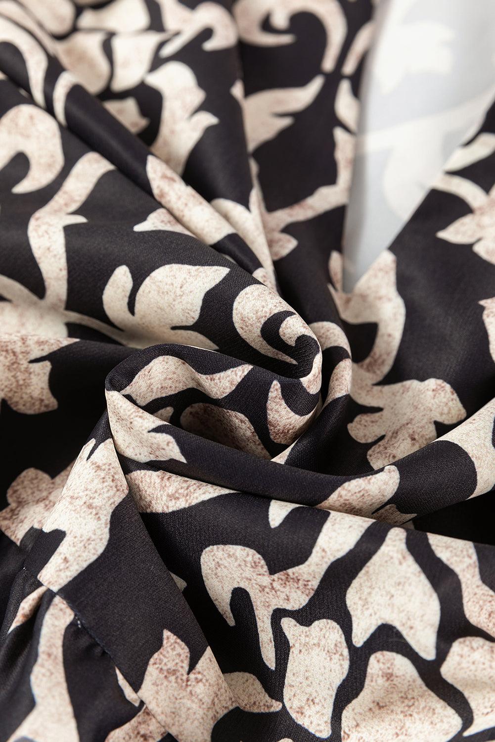 LP | Eleganza con un mini abito nero da donna in look vintage