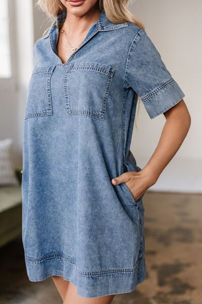 LP | Mini abito in denim a maniche corte con colletto e tasche applicate