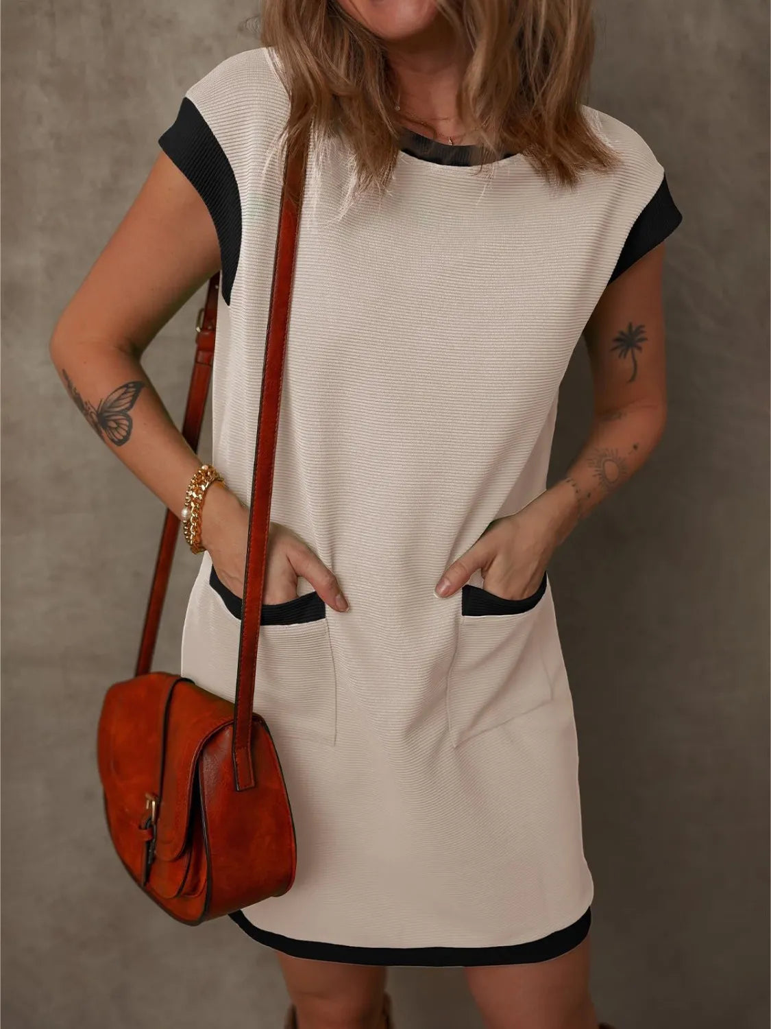 LP | Mini abito con scollo rotondo e maniche lunghe