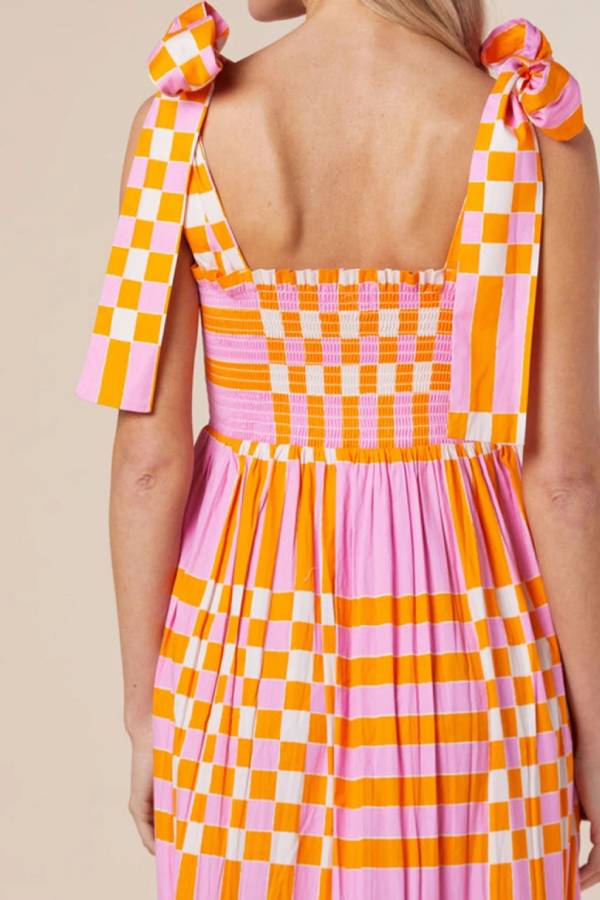 LP | Maxi abito a quadri e strisce smocked con cravatta rosa