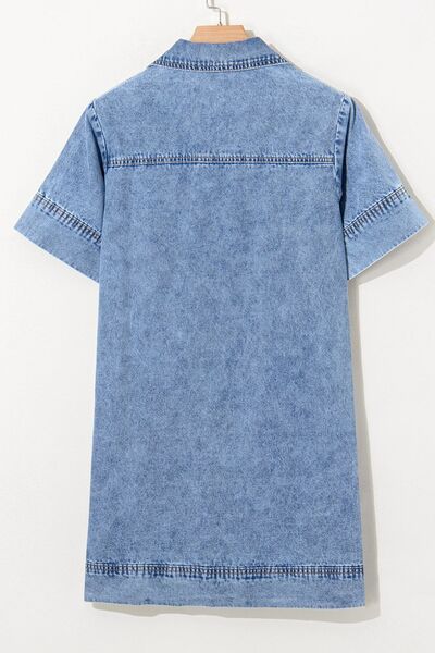 LP | Mini abito in denim a maniche corte con colletto e tasche applicate