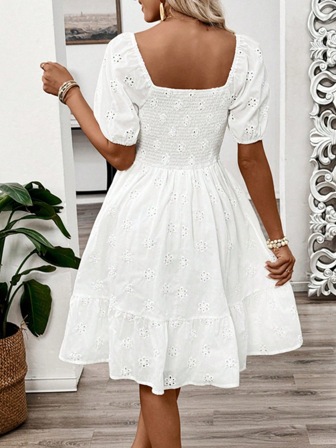 LP | Miniabito smocked con scollo quadrato e maniche a sbuffo