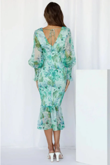 LP | Abito midi aderente a fiori con maniche in voile
