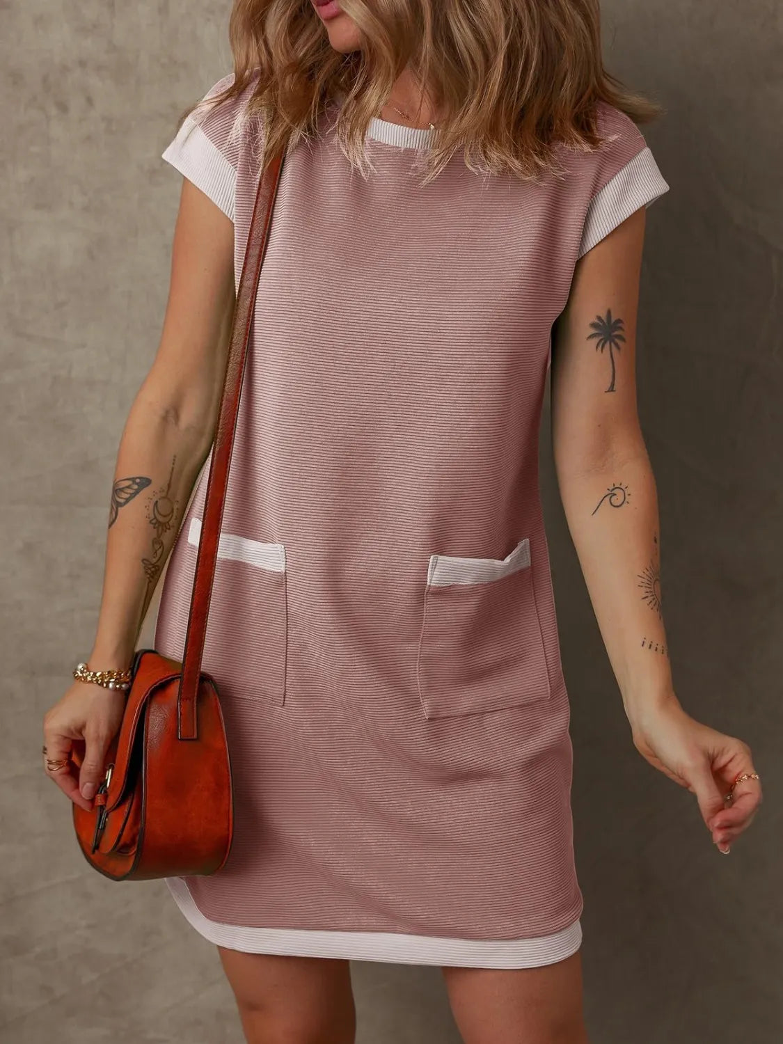 LP | Mini abito con scollo rotondo e maniche lunghe