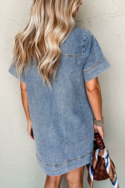 LP | Mini abito in denim a maniche corte con colletto e tasche applicate