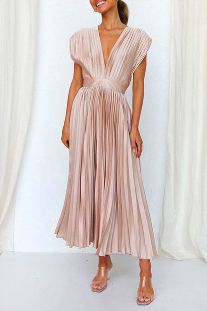 LP | Maxi abito swing plissettato con profondo scollo a V
