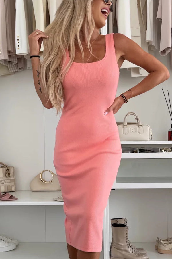 LP | Comfort e femminilità: abito midi in maglia a coste con spacco a carrarmato ed elasticizzato
