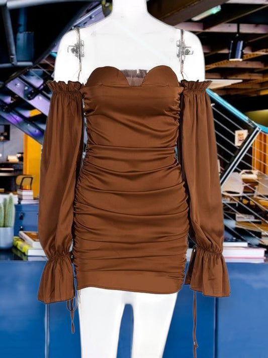 LP | Abito da donna off-the-shoulder con dettagli di volant in tessuto elasticizzato Mini abito