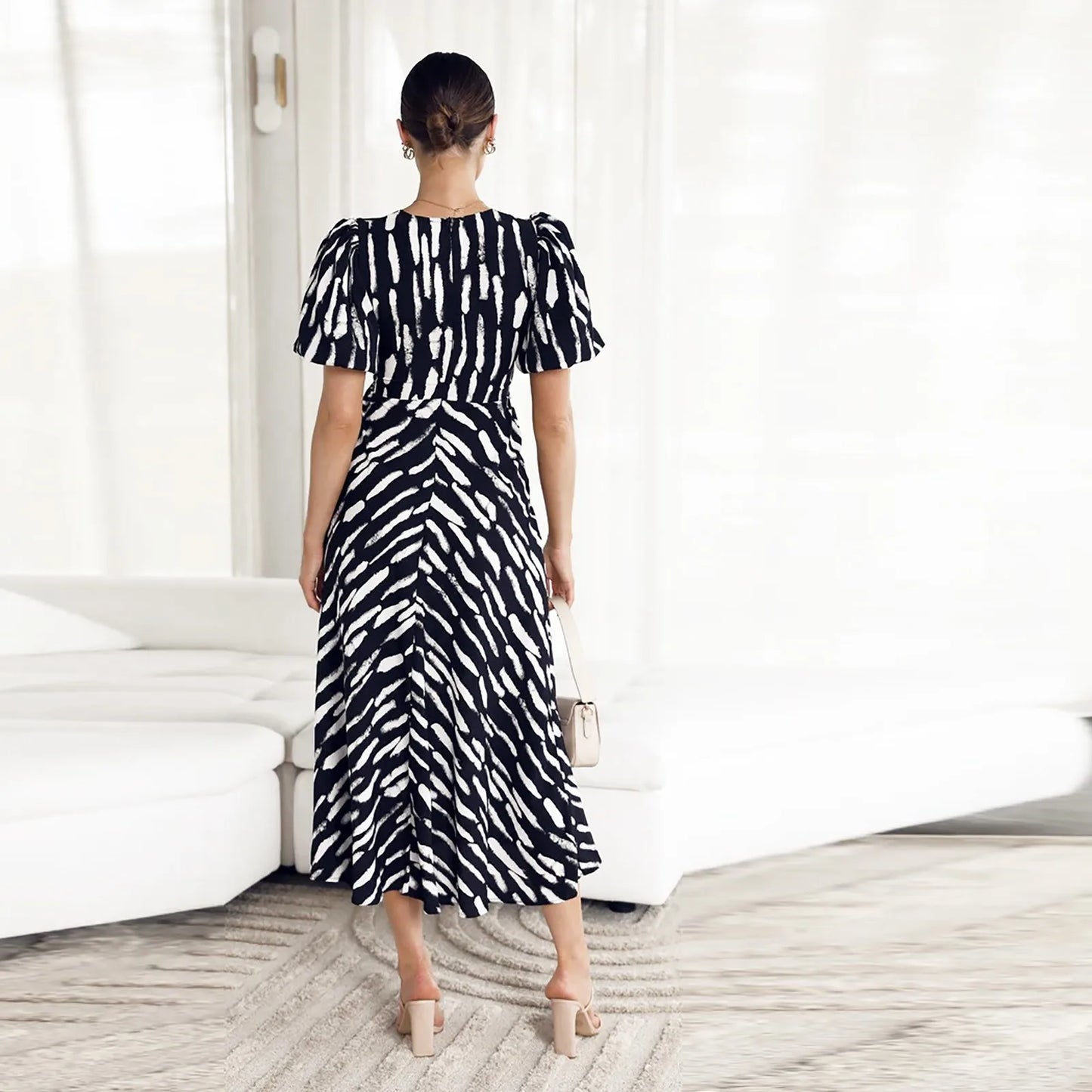 LP | 2024 Elegante abito midi con stampa a righe boho e scollo a V con maniche a sbuffo