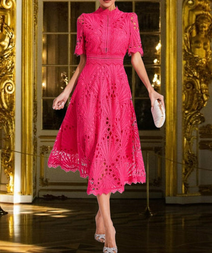 LP | Abito midi in pizzo con scollo rotondo e lusinghiero