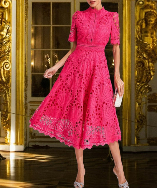 LP | Abito midi in pizzo con scollo rotondo e lusinghiero