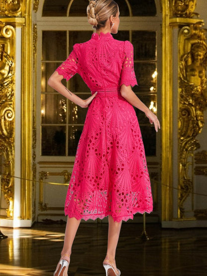 LP | Abito midi in pizzo con scollo rotondo e lusinghiero