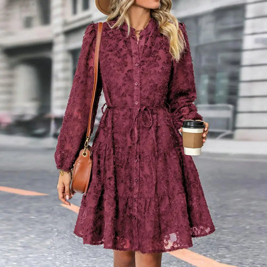 LP | Elegante abito midi in pizzo dalla linea ad A