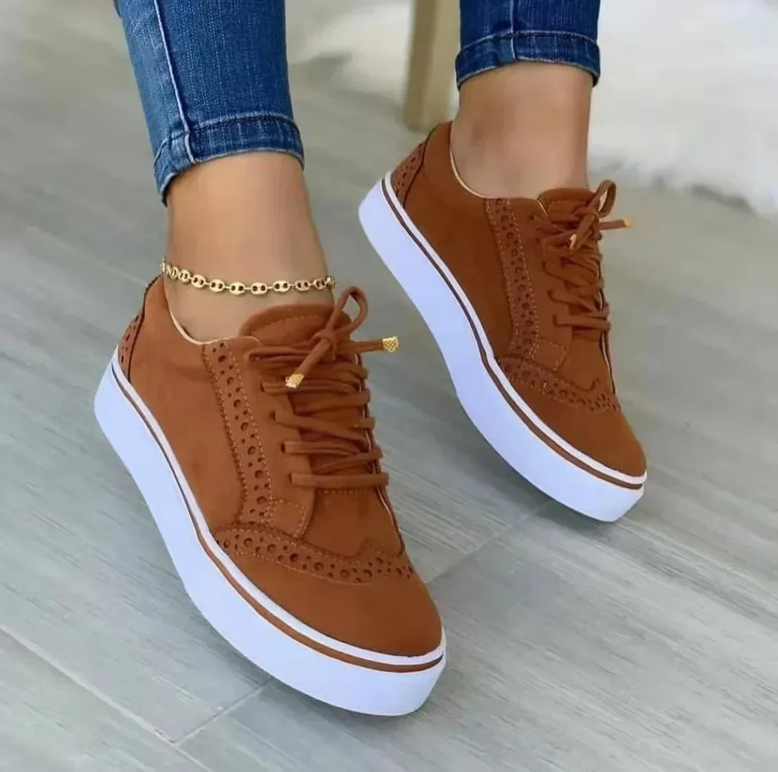 LP | Eleganti scarpe da ginnastica con plateau
