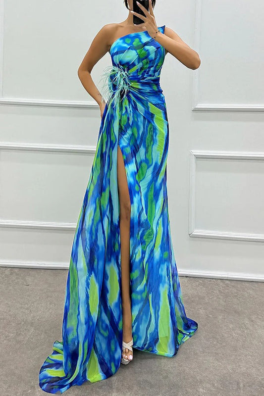 LP | Amazing Views Stampa acquerello Dettaglio rosa piuma Off Shoulder Maxi abito con spacco a pieghe