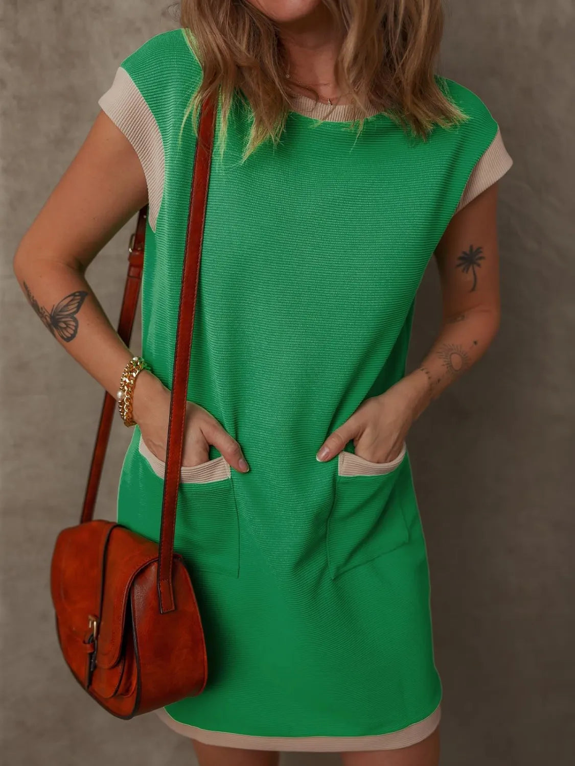 LP | Mini abito con scollo rotondo e maniche lunghe
