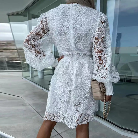 LP | Elegante abito midi in pizzo dalla linea ad A